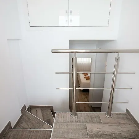 De Lux 